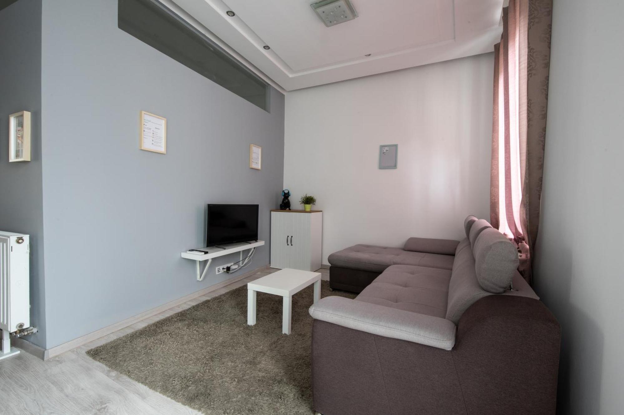 Modern Downtown Retreat At Akacfa 36, Budapest